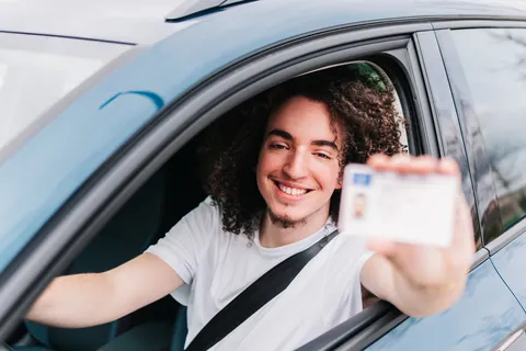 Fahrschüler mit frischem Führerschein - FBZ Halle